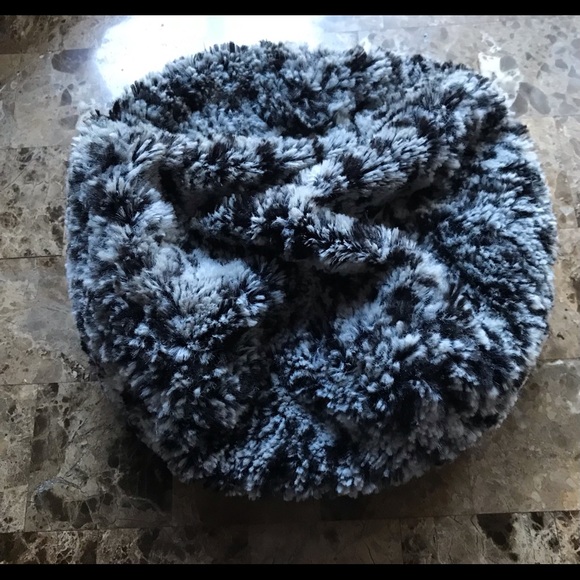 Adrienne Landau Faux Fur Cap and Scarf Gray and Black tones. - Picture 3 of 3